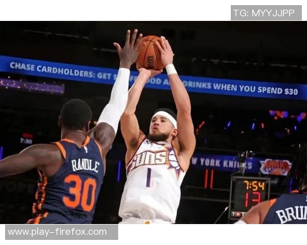 布克自信迎战卡鲁索顶级防守时刻展现实力 布克自信迎战卡鲁索顶级防守时刻展现实力