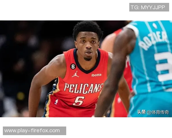 赫伯特琼斯压哨被判犯规不满情绪激动连吃两次技术犯规被驱逐出场